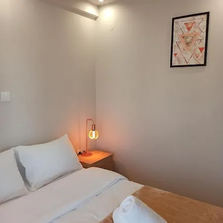 Minimalist W/ View * テッサロニキ