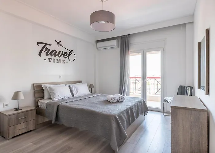 Minimalist W/ View * Salonic