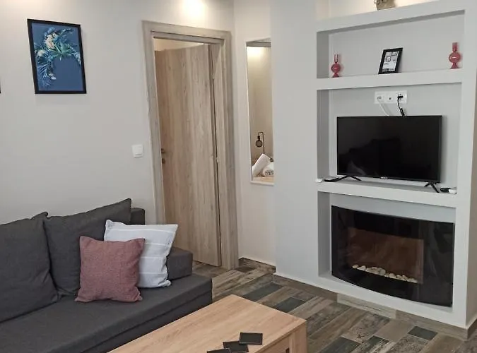 Minimalist W/ View *