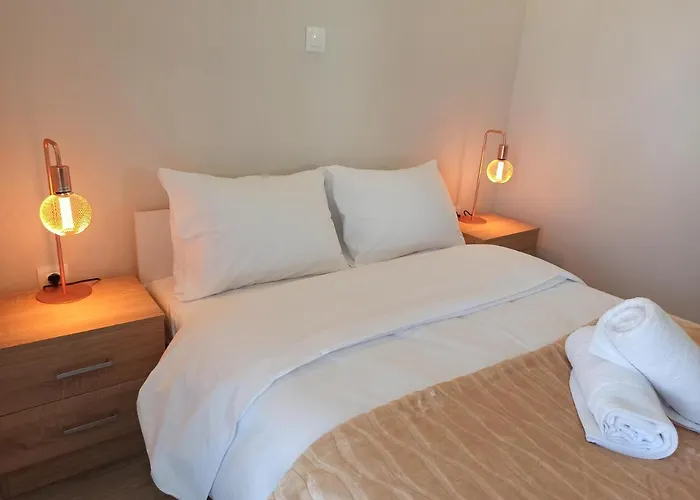 Minimalist W/ View *