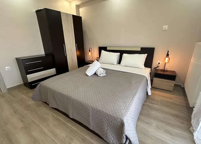 Minimalist W/ View *