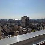 Minimalist W/ View *