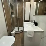 Minimalist W/ View Apartmán
