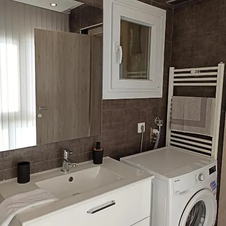 Minimalist W/ View *