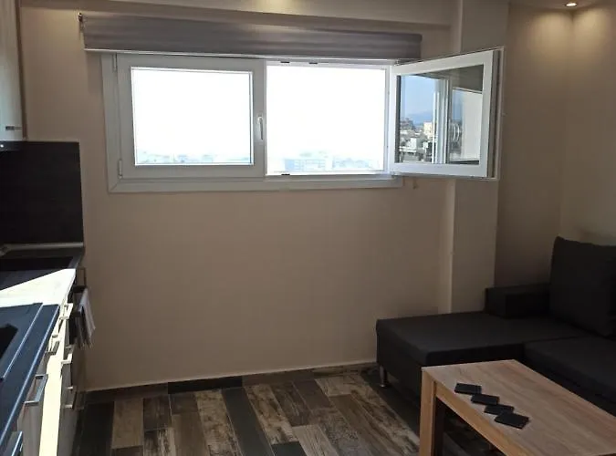 Minimalist W/ View *