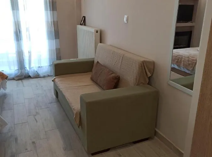 Minimalist W/ View * Salonic