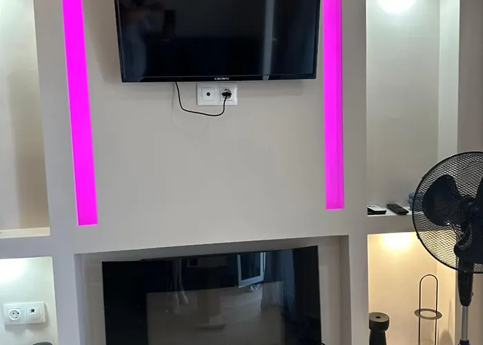 Minimalist W/ View *