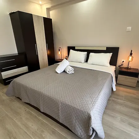 Minimalist W/ View *