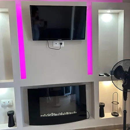 Minimalist W/ View *